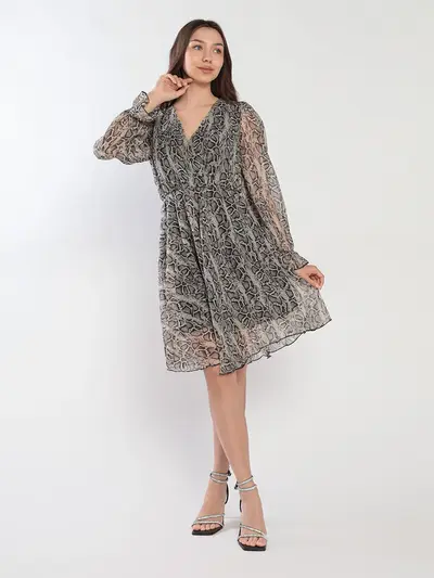 Платье приталенного кроя с принтом